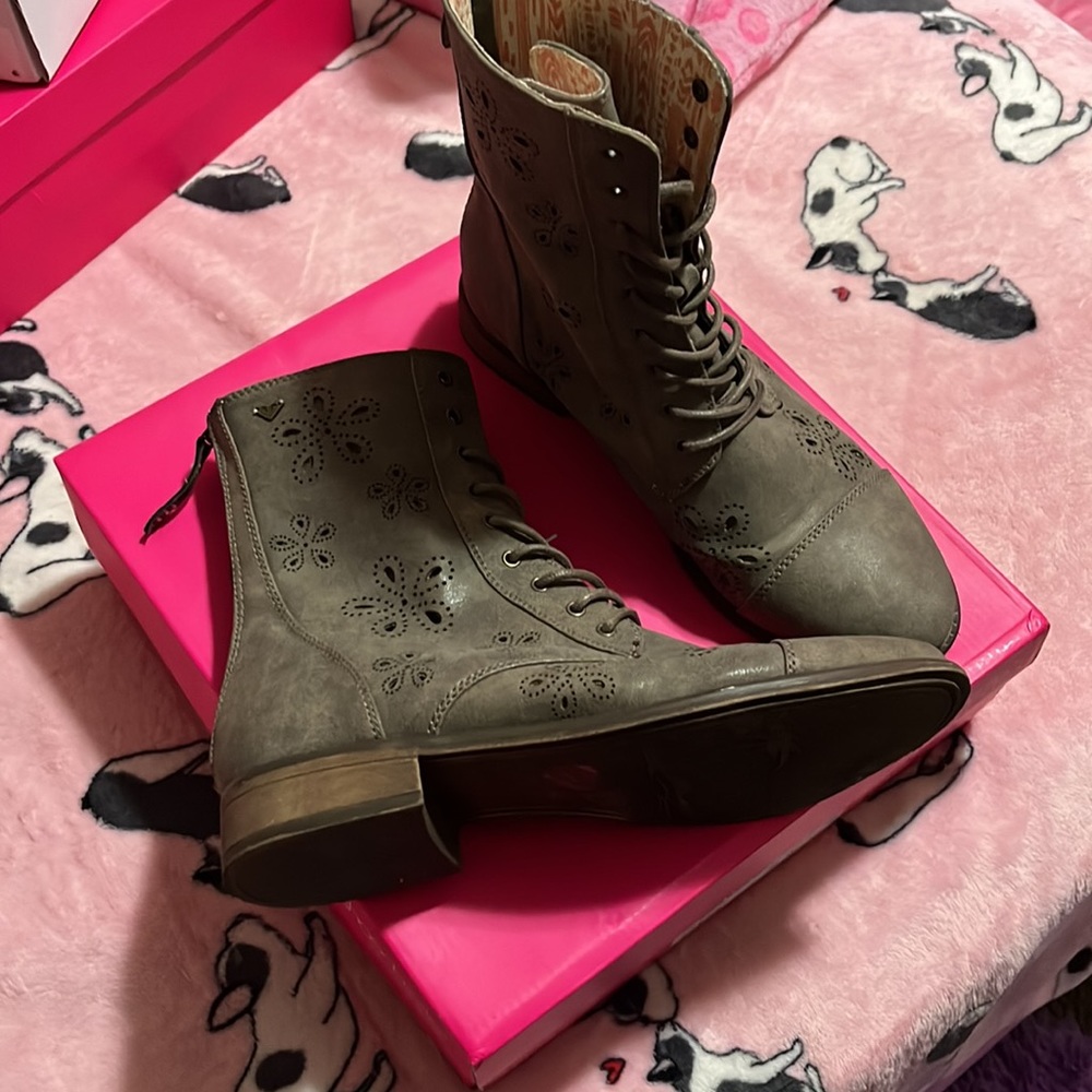 Booties - Picture 4 of 4